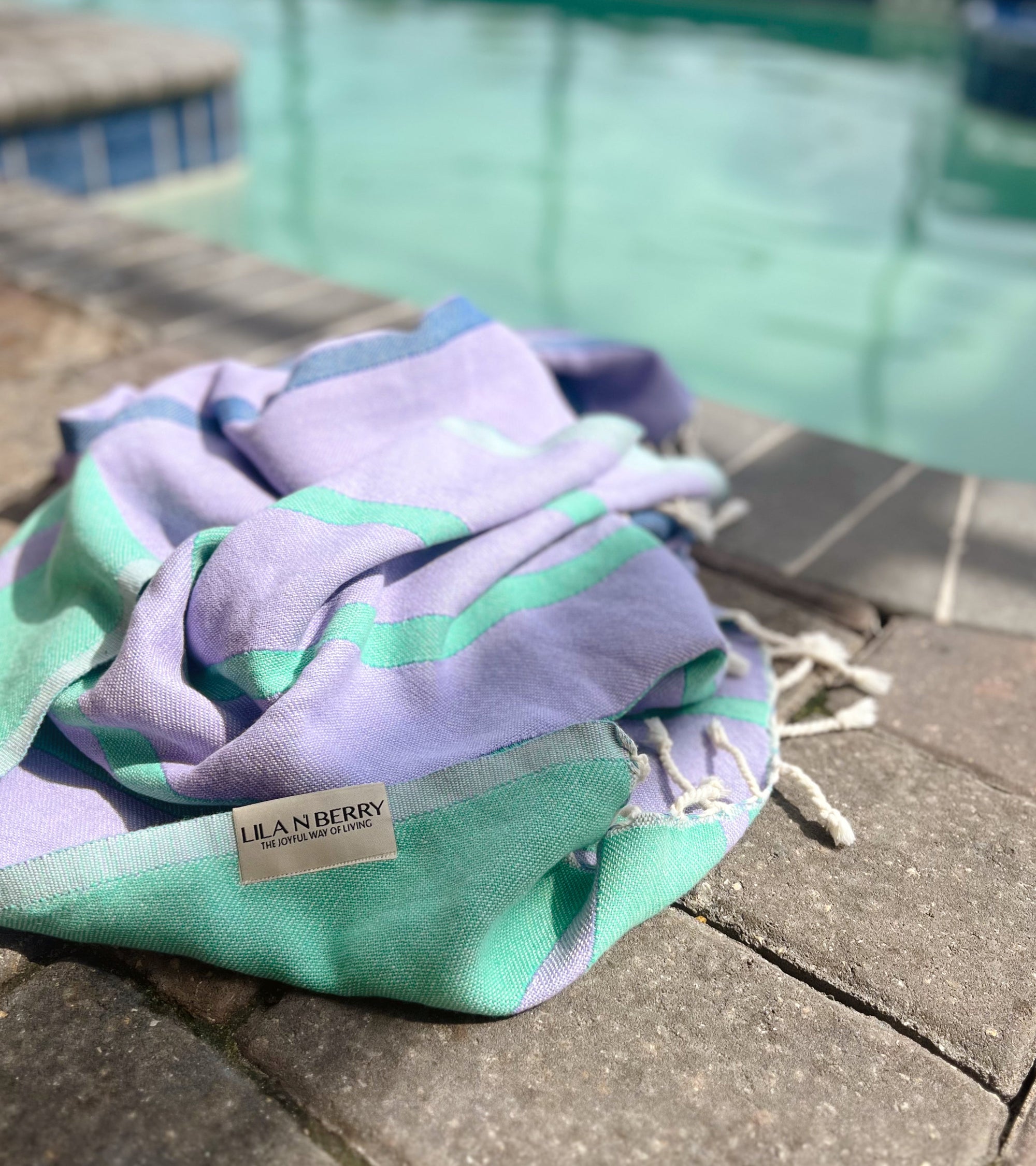 SPLASH INTO PERFECTION: WHY TURKISH TOWELS ARE THE ULTIMATE POOLSIDE PARTNER