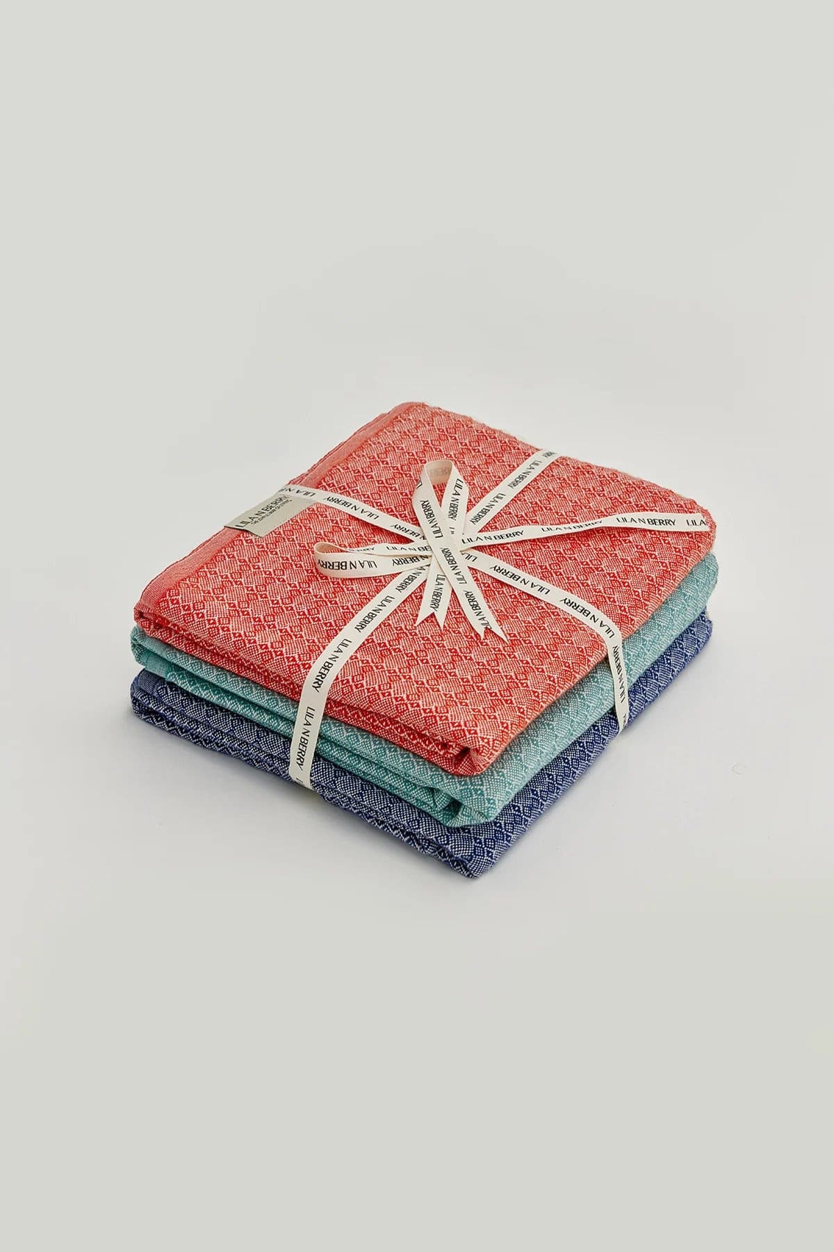 Alcazar Bundle – Folded bundle with multiple towels, tied with LILA N BERRY ribbon