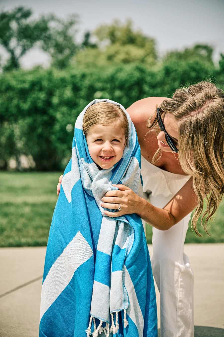 Comb Turkish towel in Marine – drying a child at the poolside after swimming