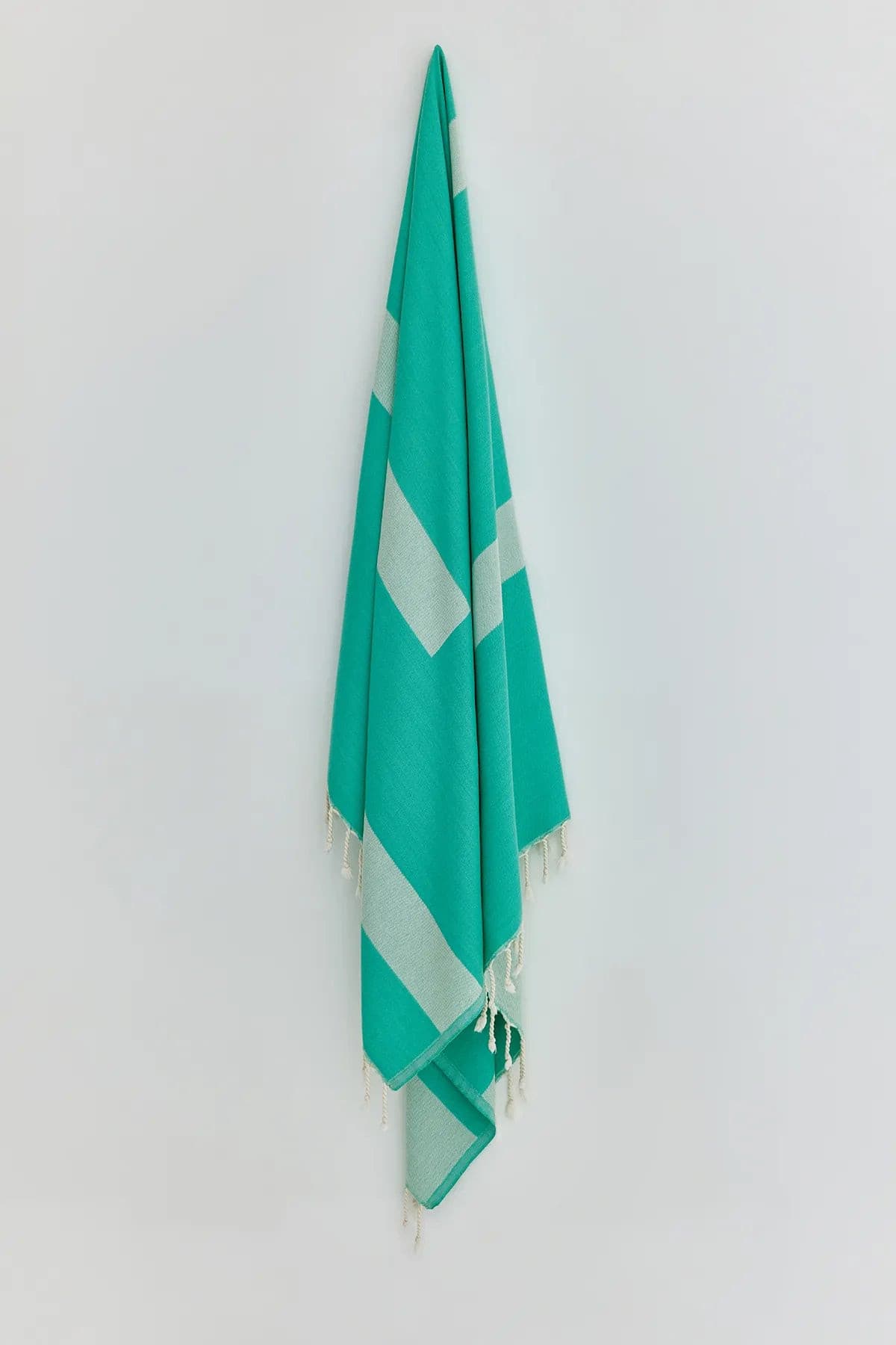 Comb Turkish towel in Crystal Green – Full-length hanging view showcasing entire pattern and texture