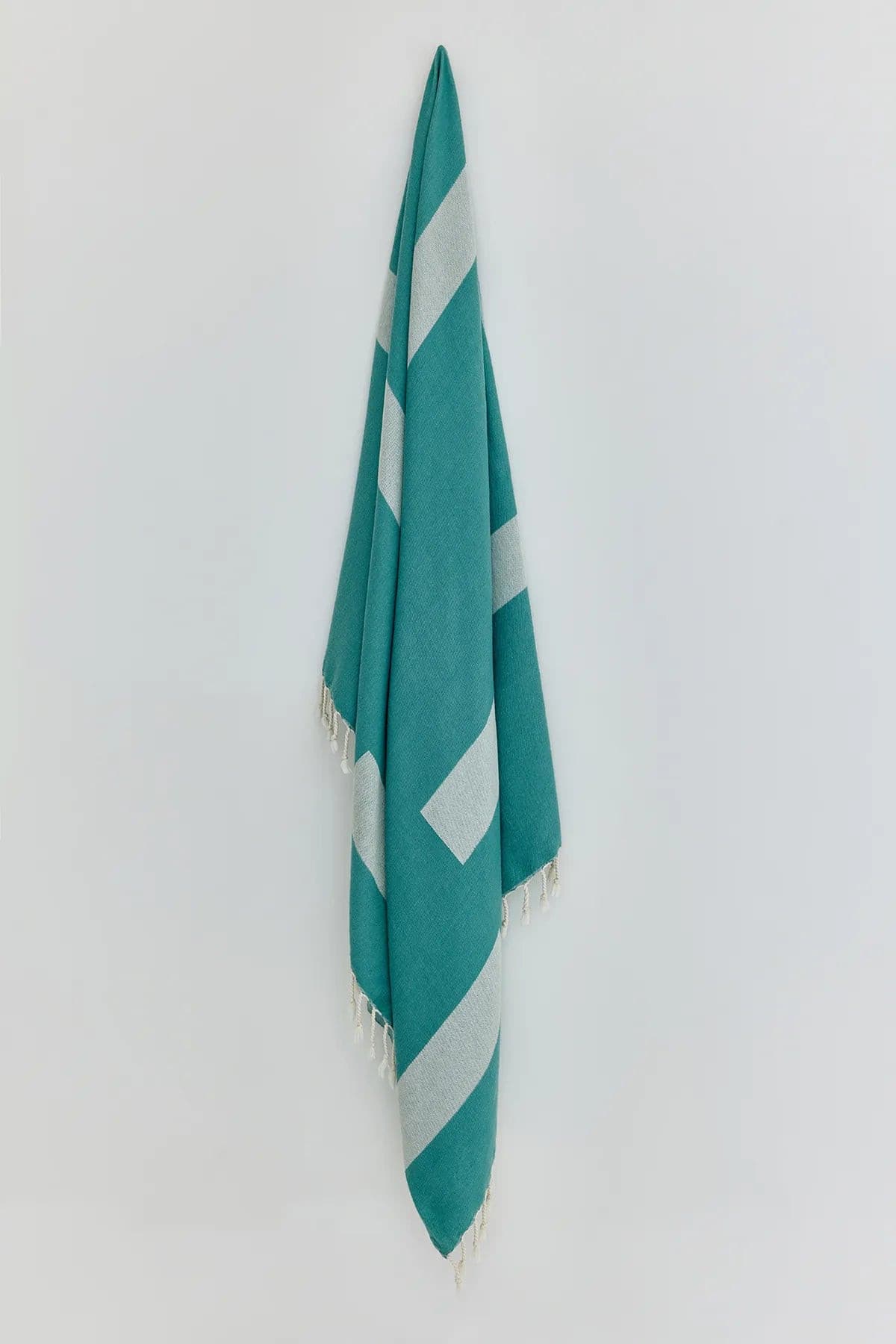 Comb Turkish towel in Sage – Full-length hanging view showcasing entire pattern and texture