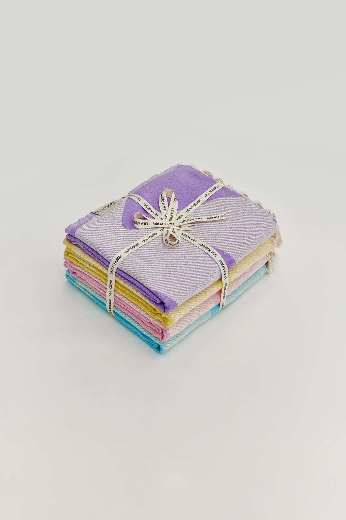 Fiori Bundle – Folded bundle with multiple towels, tied with LILA N BERRY ribbon