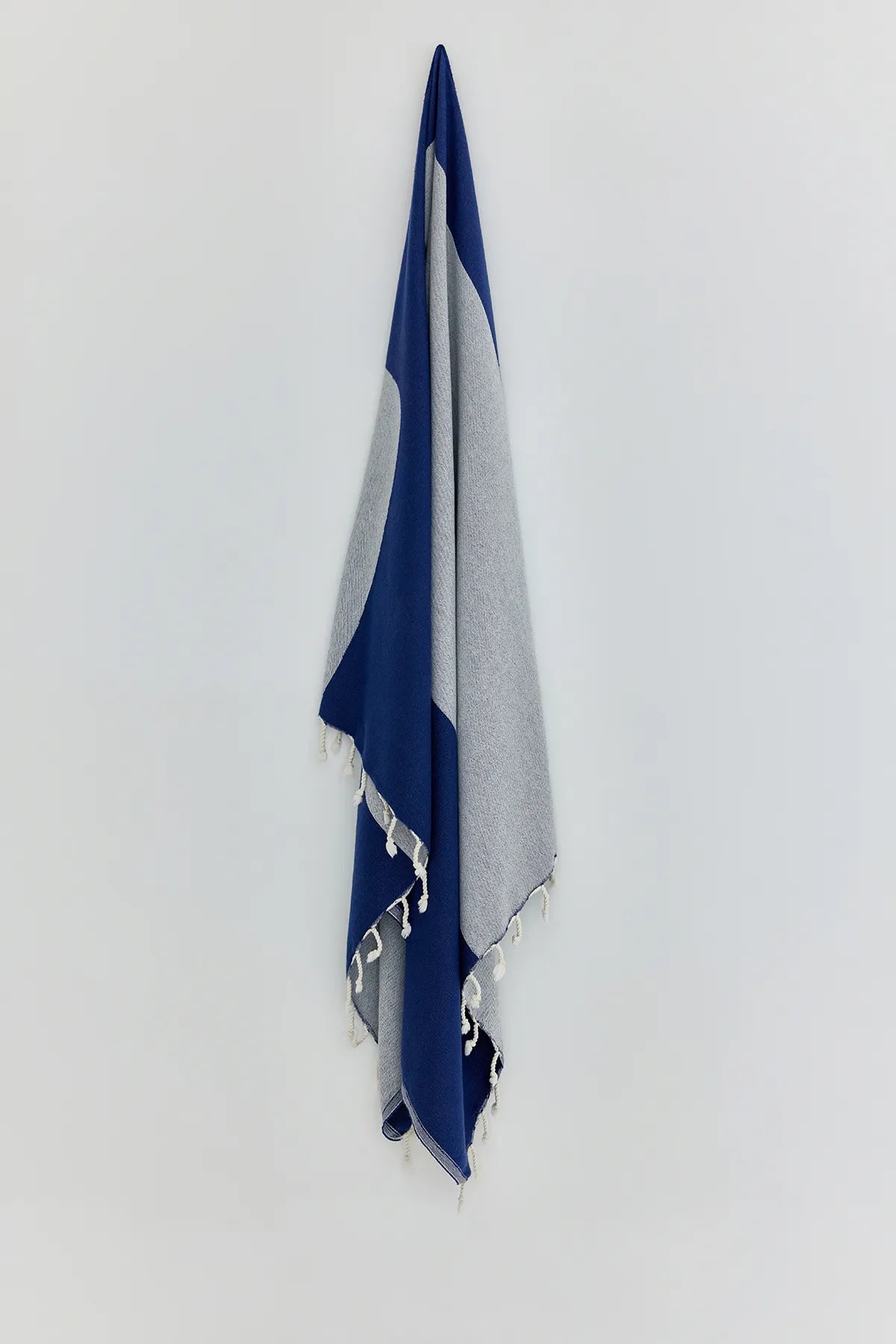 La Luna Turkish towel in Indigo – Full-length hanging view showcasing entire pattern and texture