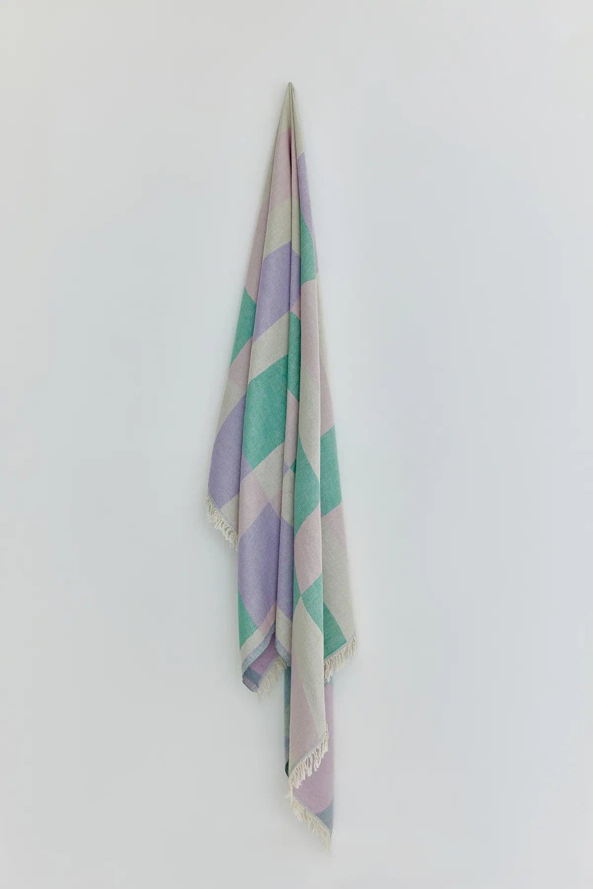 Pale Pluie Turkish towel in Mellow Green – Full-length hanging view showcasing entire pattern and texture