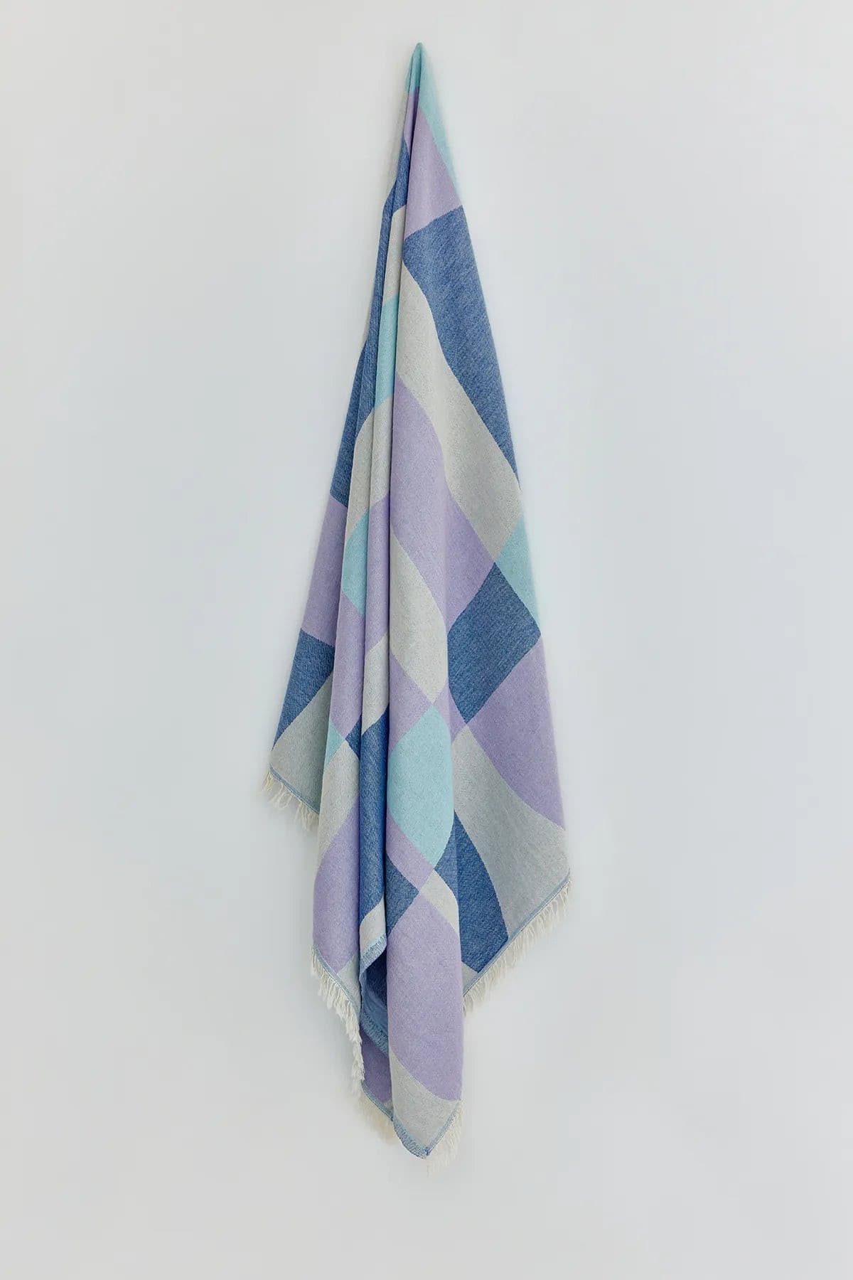 Pale Pluie Turkish towel in Mellow Indigo – Full-length hanging view showcasing entire pattern and texture